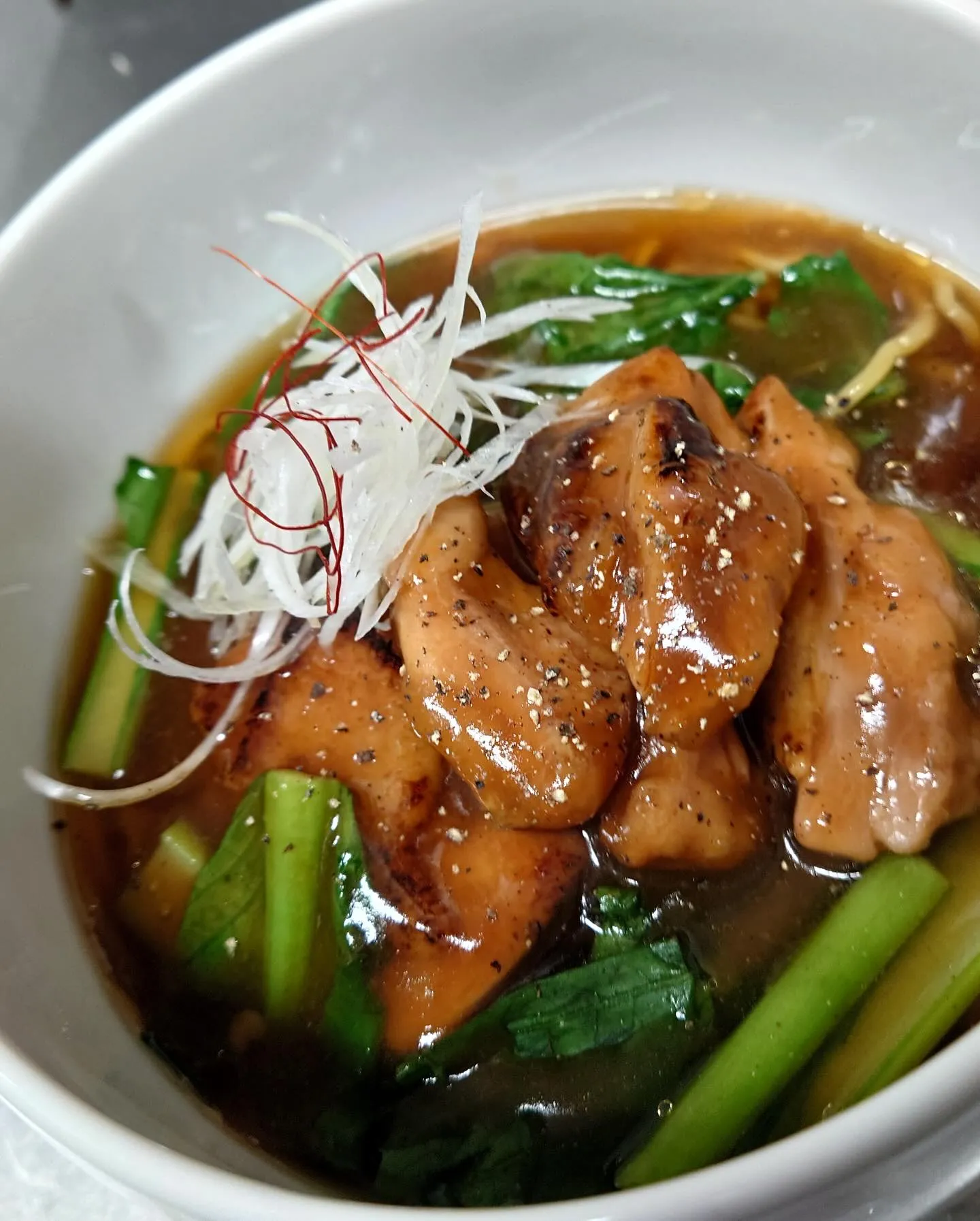 今週の週替わりランチは、『鶏肉と青菜のあんかけ汁麺』