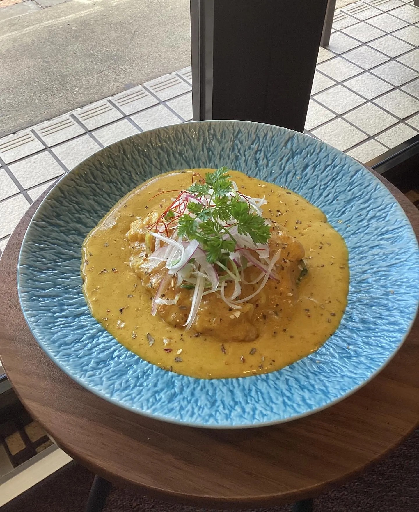 今週の週替わりランチは、✨《ふわふわ白身魚のカレーソース仕立...