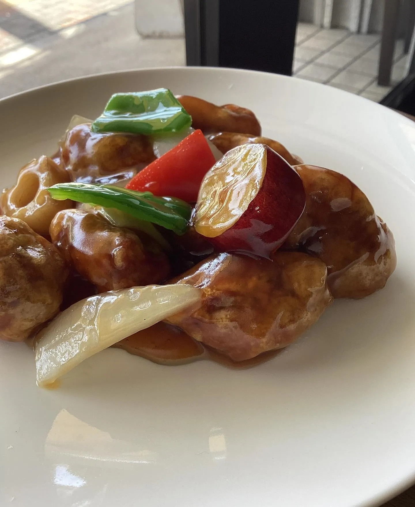 今週の週替わりランチは、✨《ふわふわ白身魚のカレーソース仕立...